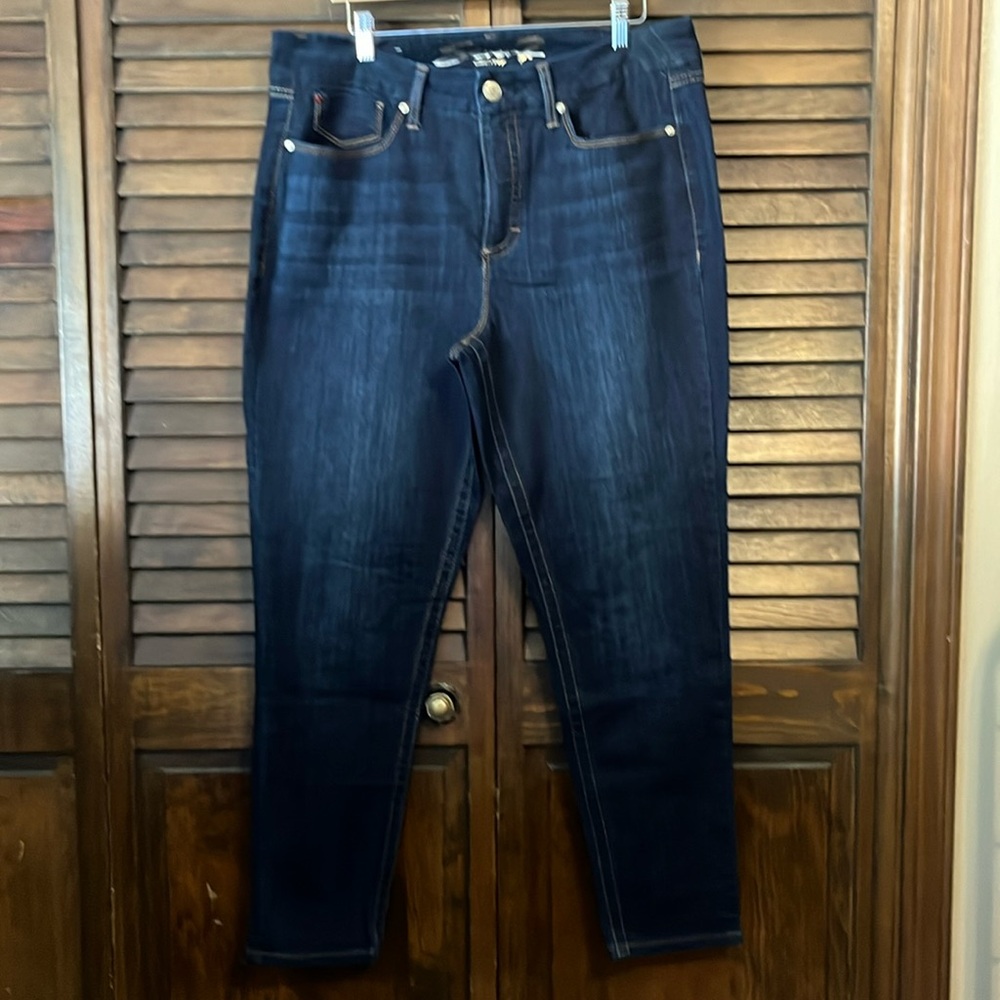 Women’s Seven7 skinny jeans.